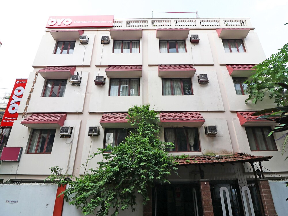 OYO 4219 Ratnakar Residency