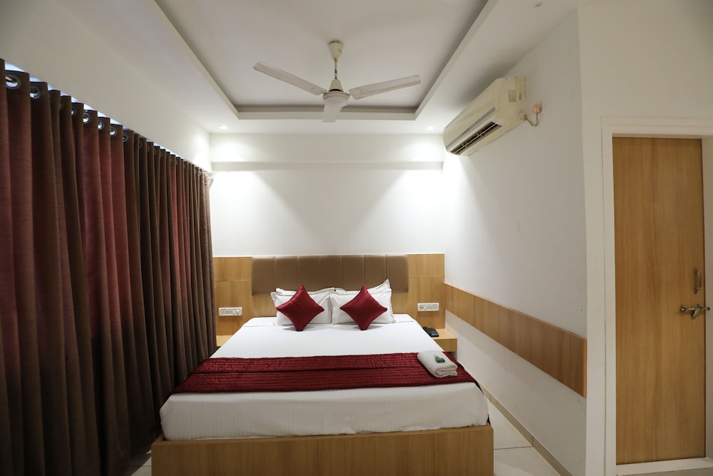 Hotel Shagun, Piplod City Centre Surat