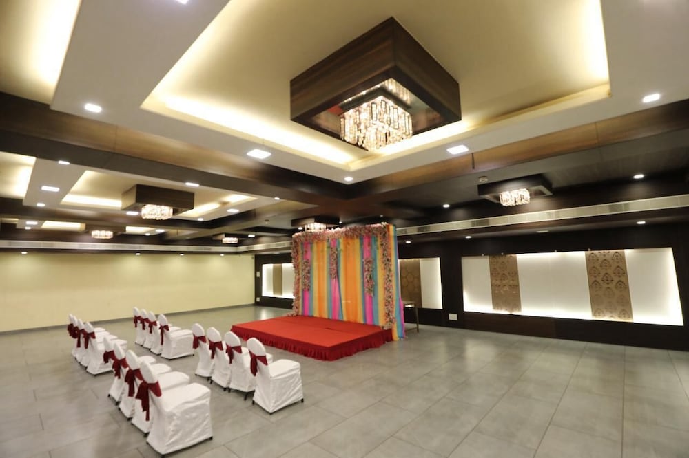 Hotel Shagun, Piplod City Centre Surat