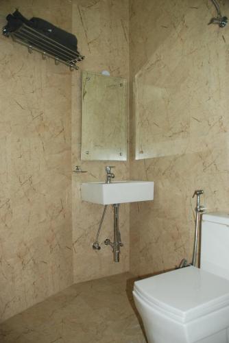  Hotel  Runway Residency, Pitampura