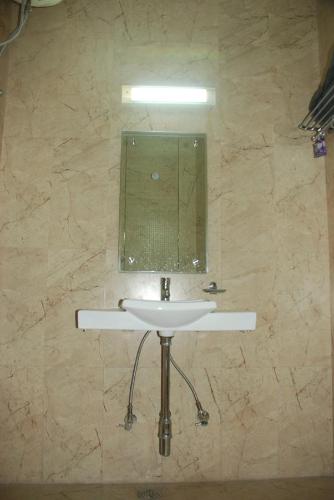  Hotel  Runway Residency, Pitampura
