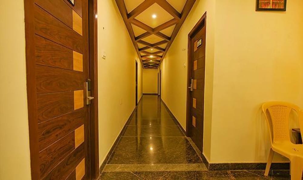 FabHotel Saravana Executive