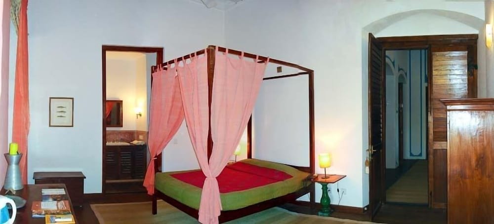 Neemrana Bungalow on The Beach