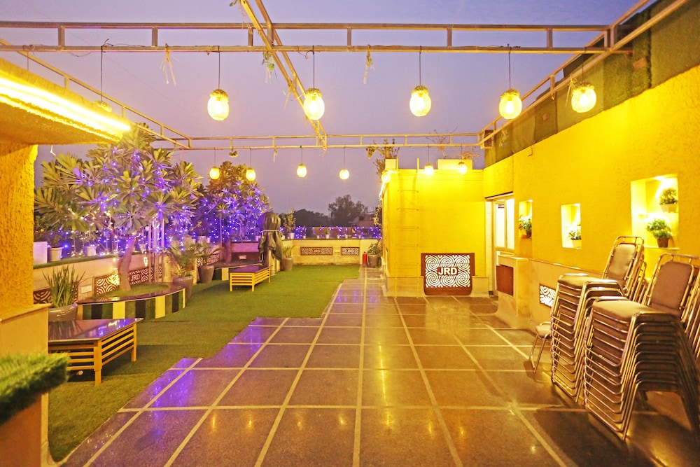 JRD Luxury -Business Hotel