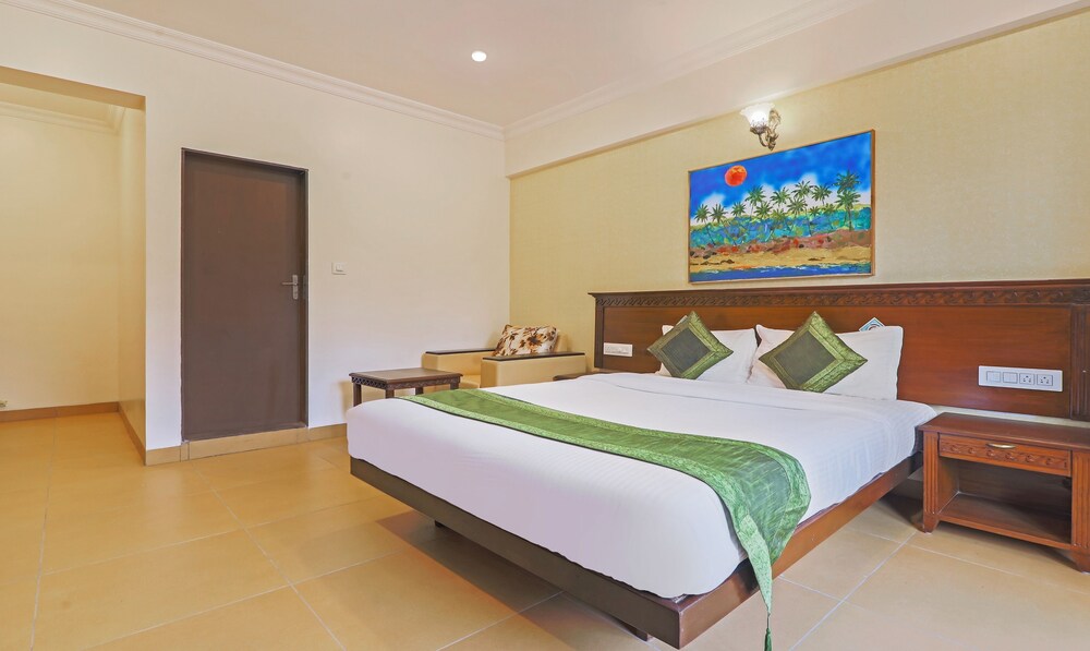 Treebo Premium Dona Eliza, 700 metres from Calangute Beach
