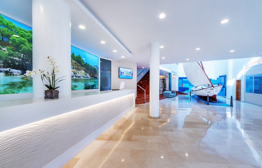 Aparthotel Fontanellas Playa