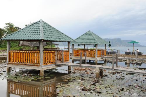 Toba Village Inn