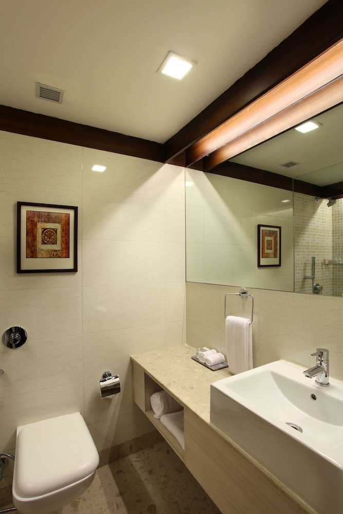 Mahagun Sarovar Portico Suites Ghaziabad