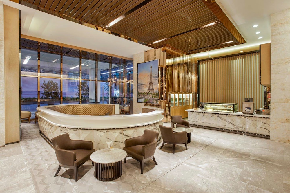 THE FACE Suites Hotel