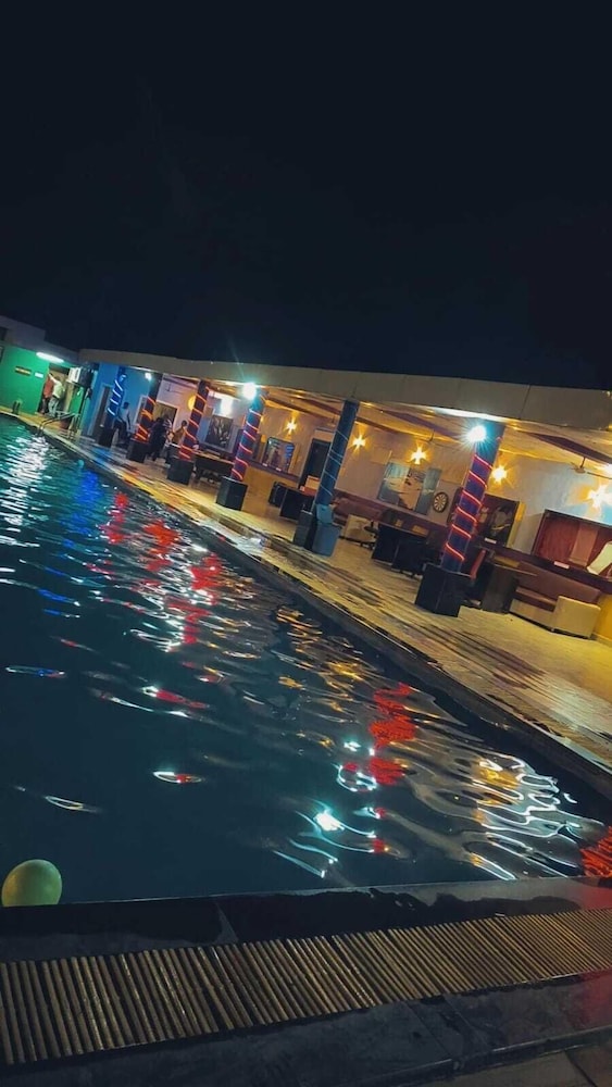 007 Universe Resort 