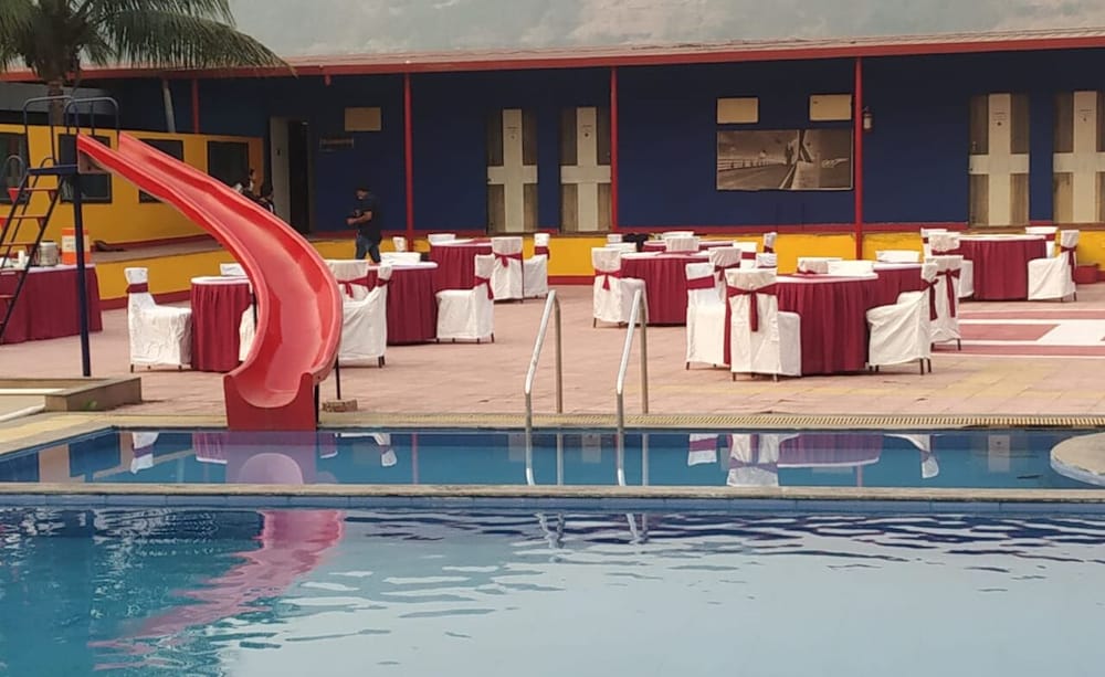 007 Universe Resort 