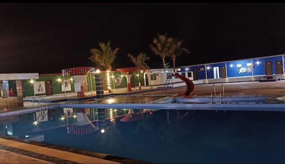 007 Universe Resort 