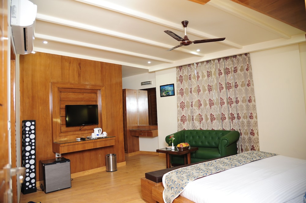 The Grand Sharan