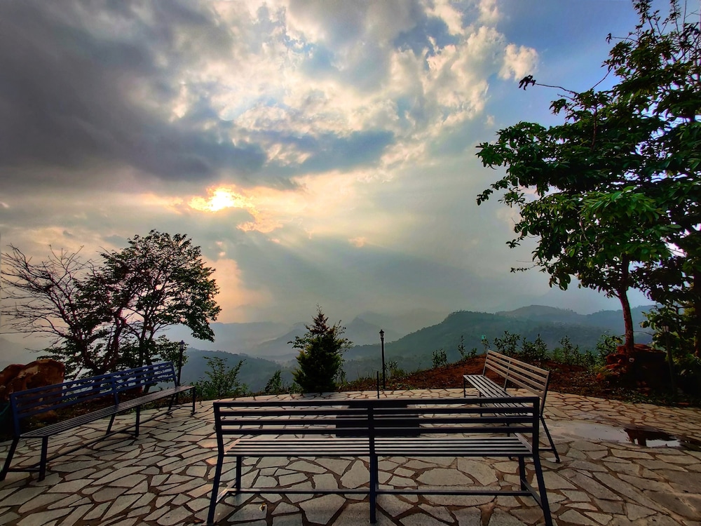 Haze and Kites Munnar