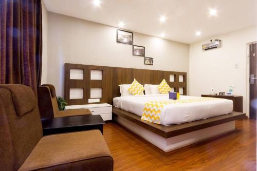  FabHotel Sholas Residency I
