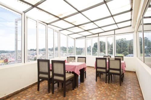  FabHotel Sholas Residency I