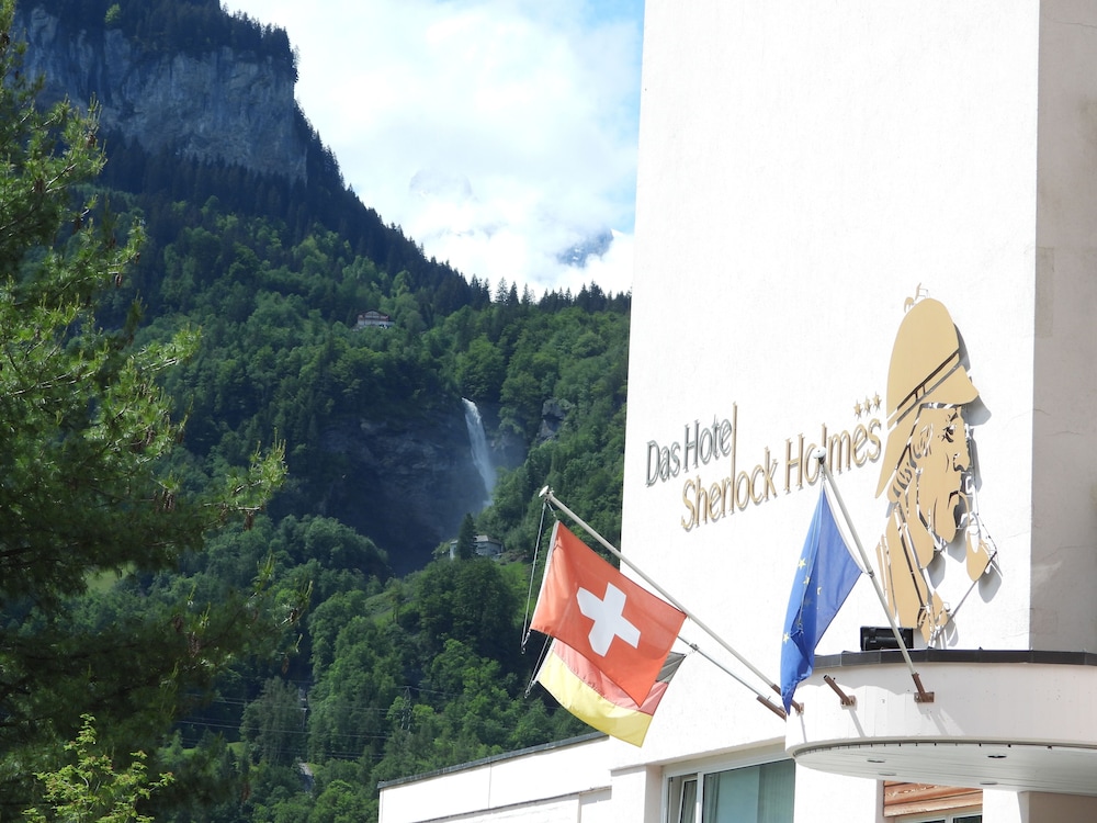 Hotel Sherlock Holmes & Khana Restaurant 200 m Gondola to Hasliberg Ski