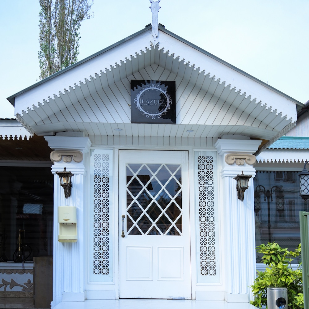 Royal Comfort Regency at Dal Lake