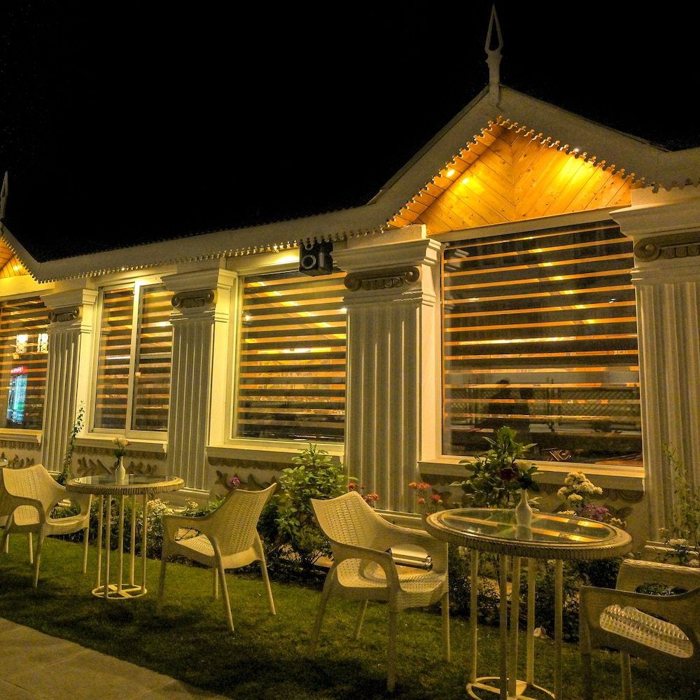 Royal Comfort Regency at Dal Lake