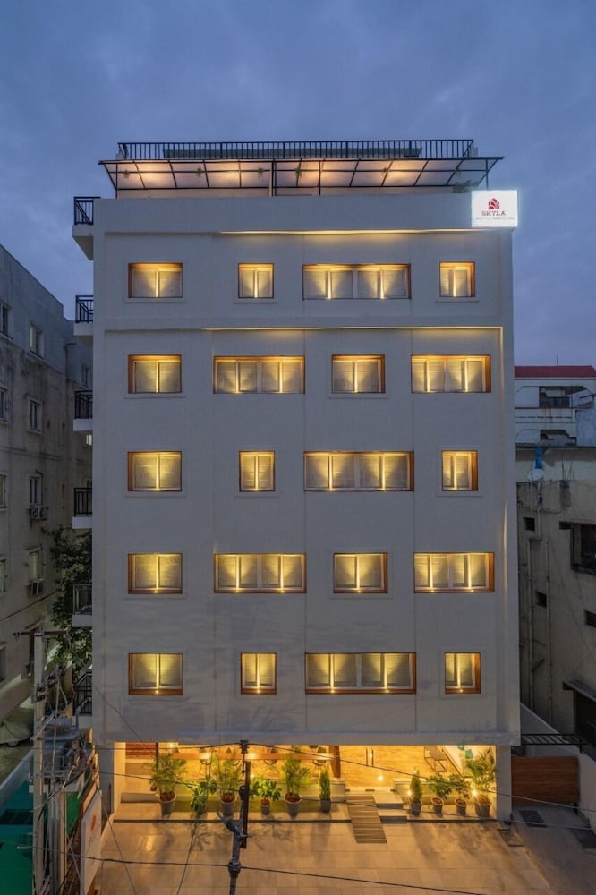 SKYLA Serviced Apartments &Suites