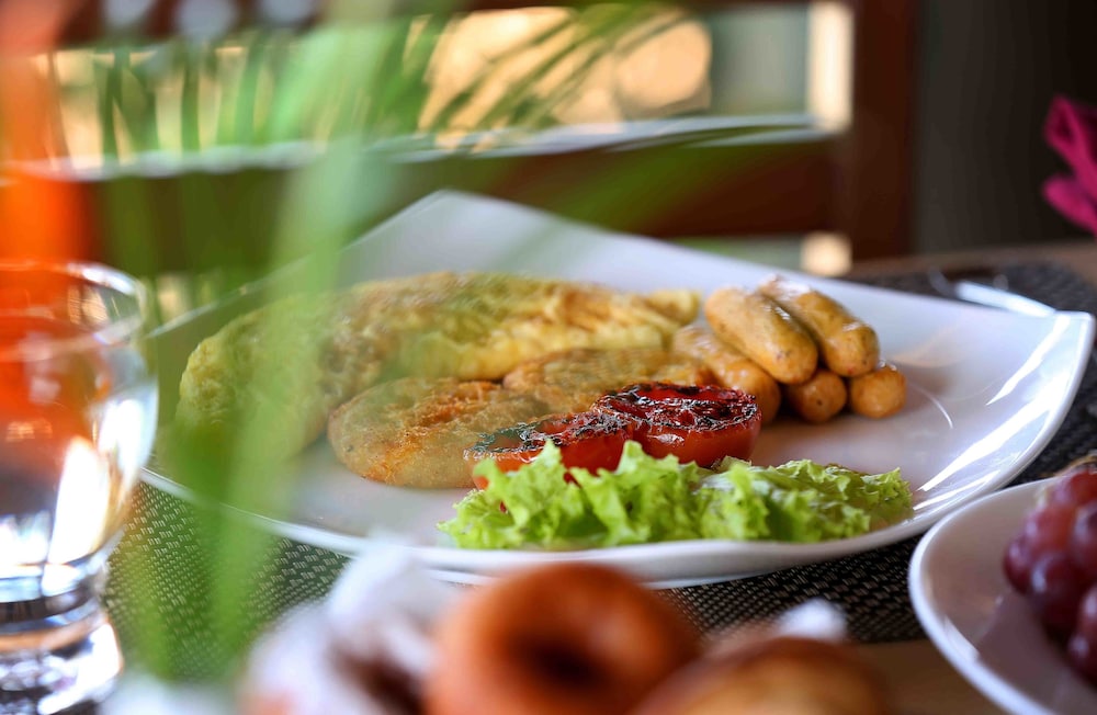 Uday Suites - The Airport Hotel