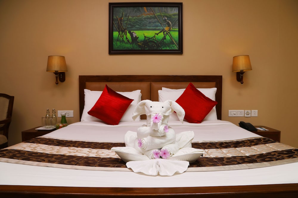 Uday Suites - The Airport Hotel