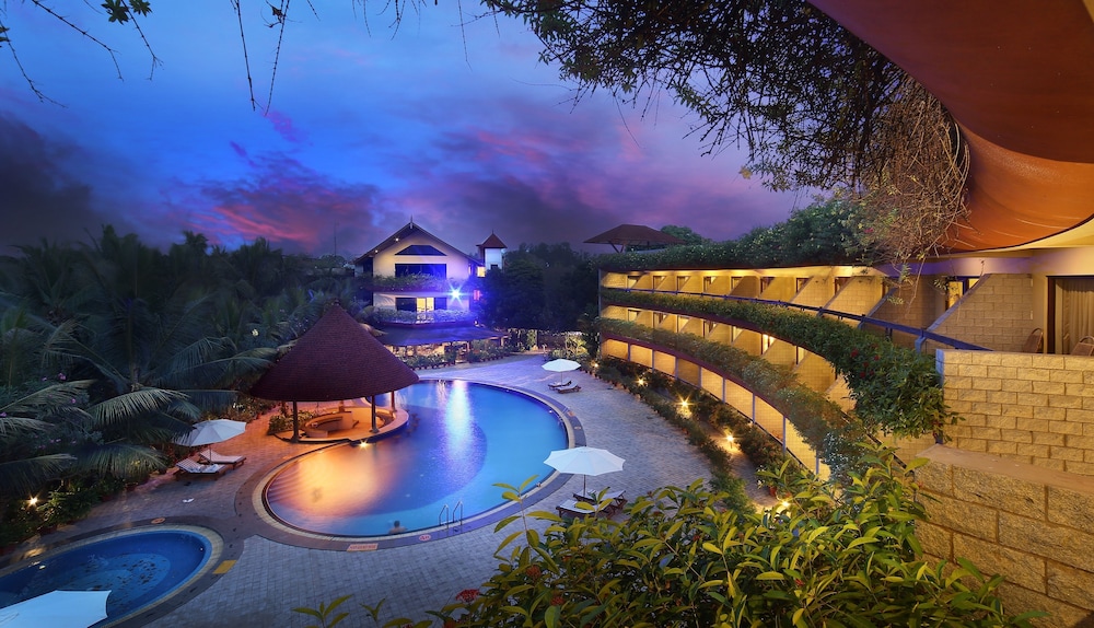 Uday Suites - The Airport Hotel