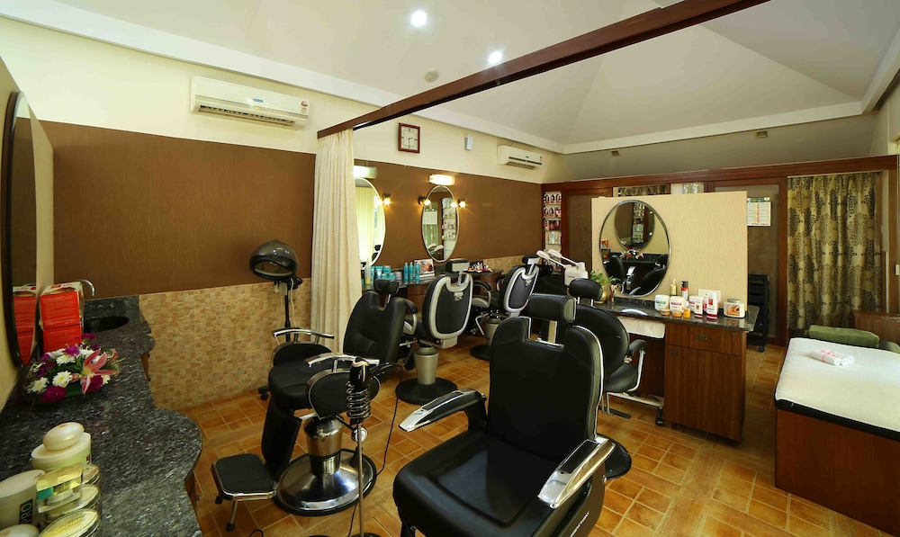 Uday Suites - The Airport Hotel