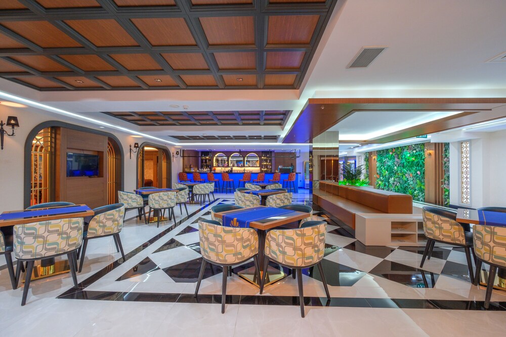Elysium Deluxe Suites