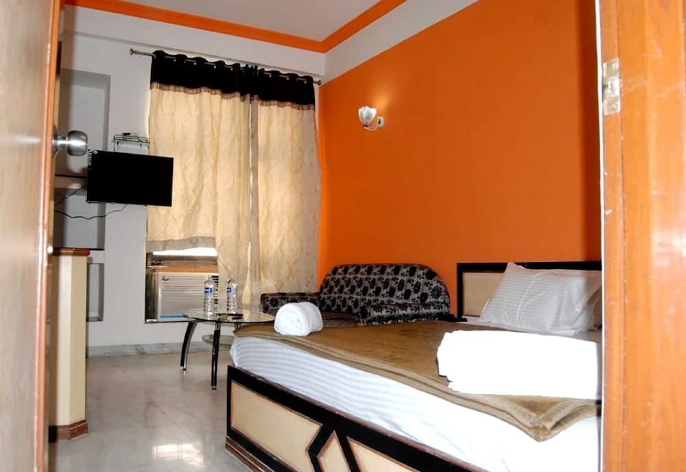 Hotel Indore Palace, Feel At Home (Newly Renovated Hotel)