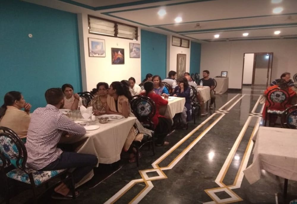 Hotel Indore Palace, Feel At Home (Newly Renovated Hotel)