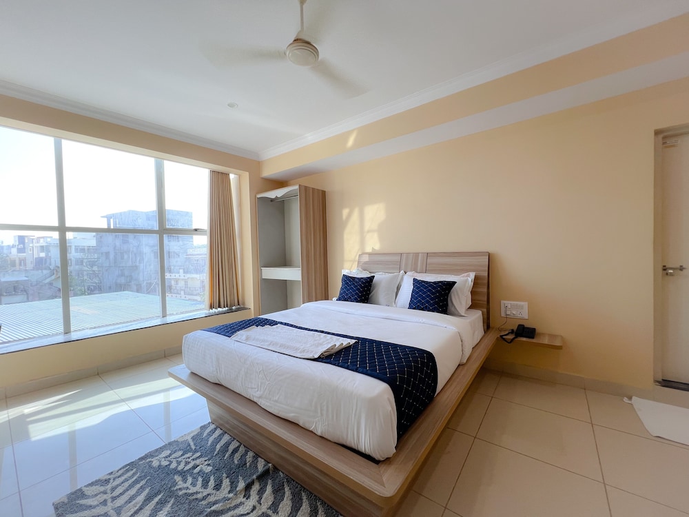 Hotel BNS comforts by Agira Hotels