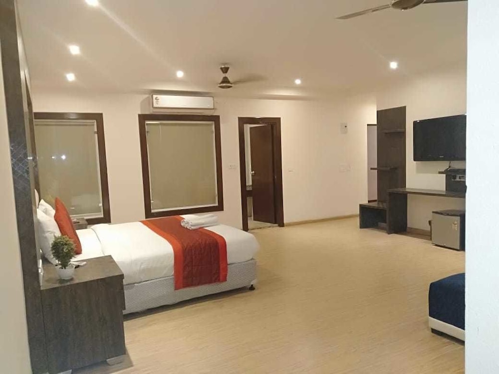 Hotel Ratan Paradise