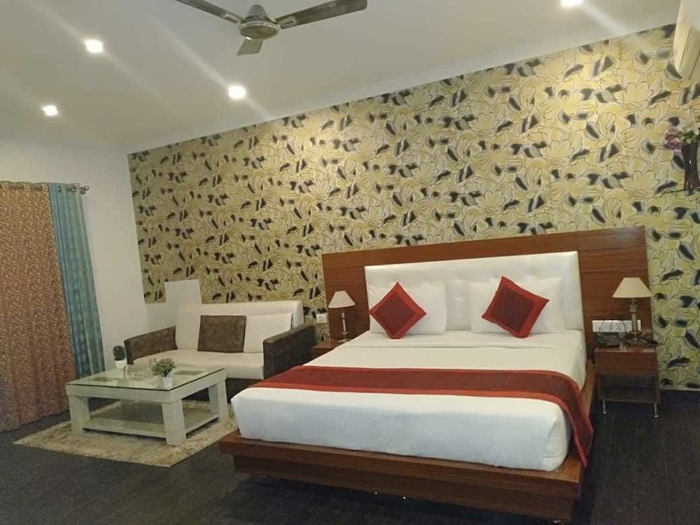 Hotel Ratan Paradise