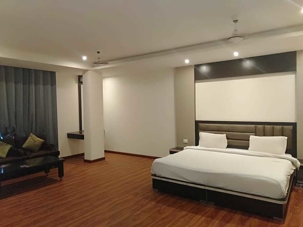 Hotel Ratan Paradise