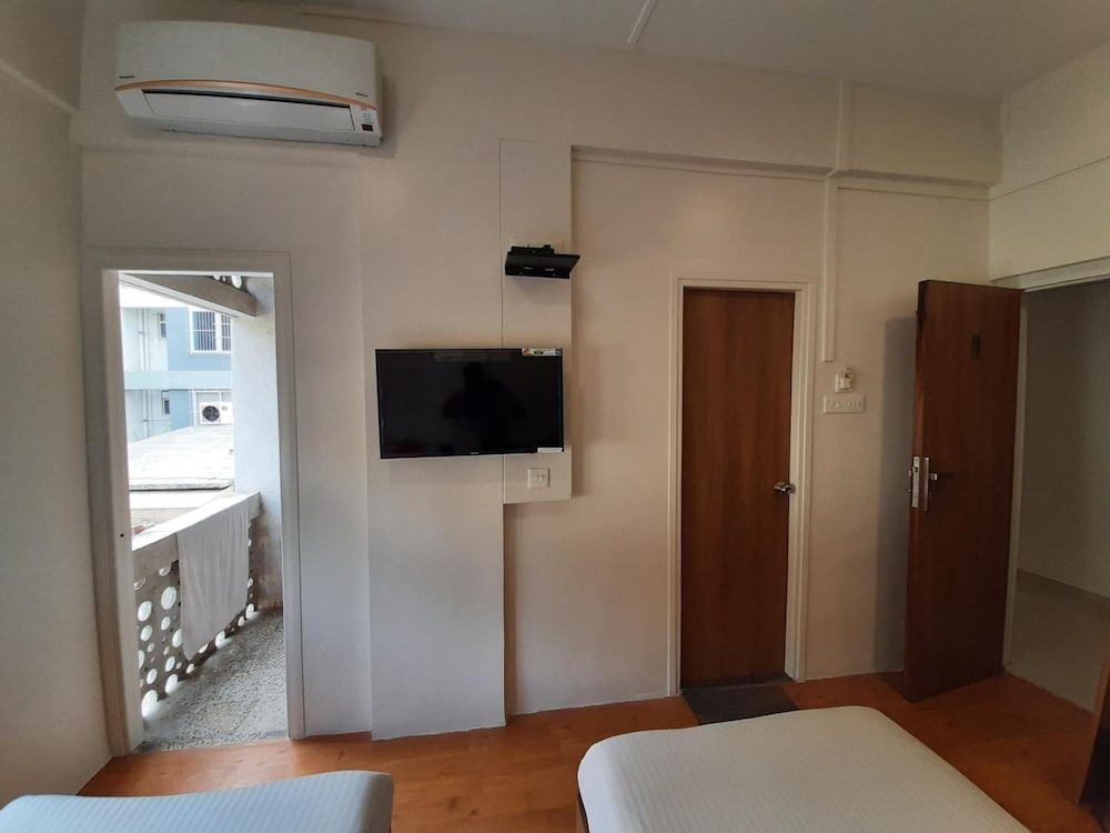 OYO 13845 Hotel Bhooshan