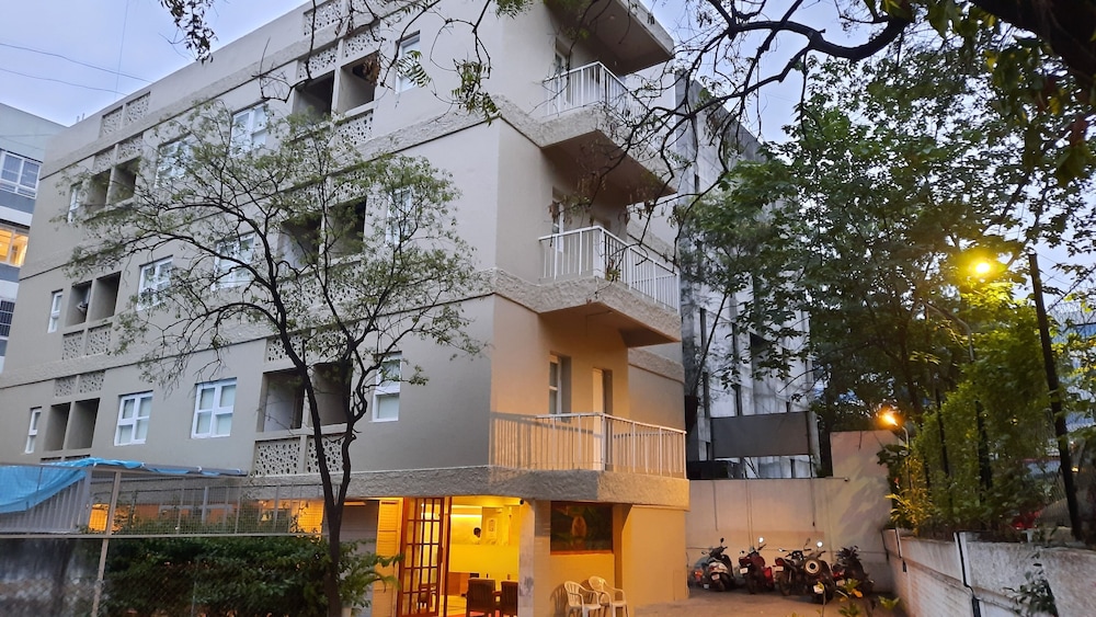 OYO 13845 Hotel Bhooshan