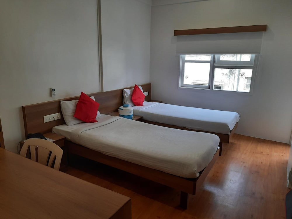 OYO 13845 Hotel Bhooshan
