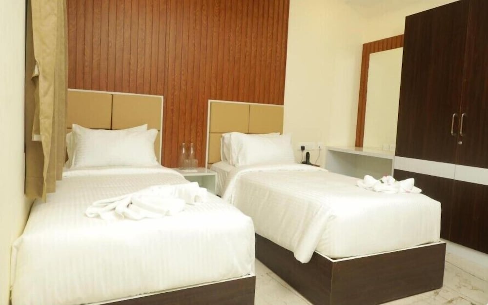 Dusk And Dawn Hotel