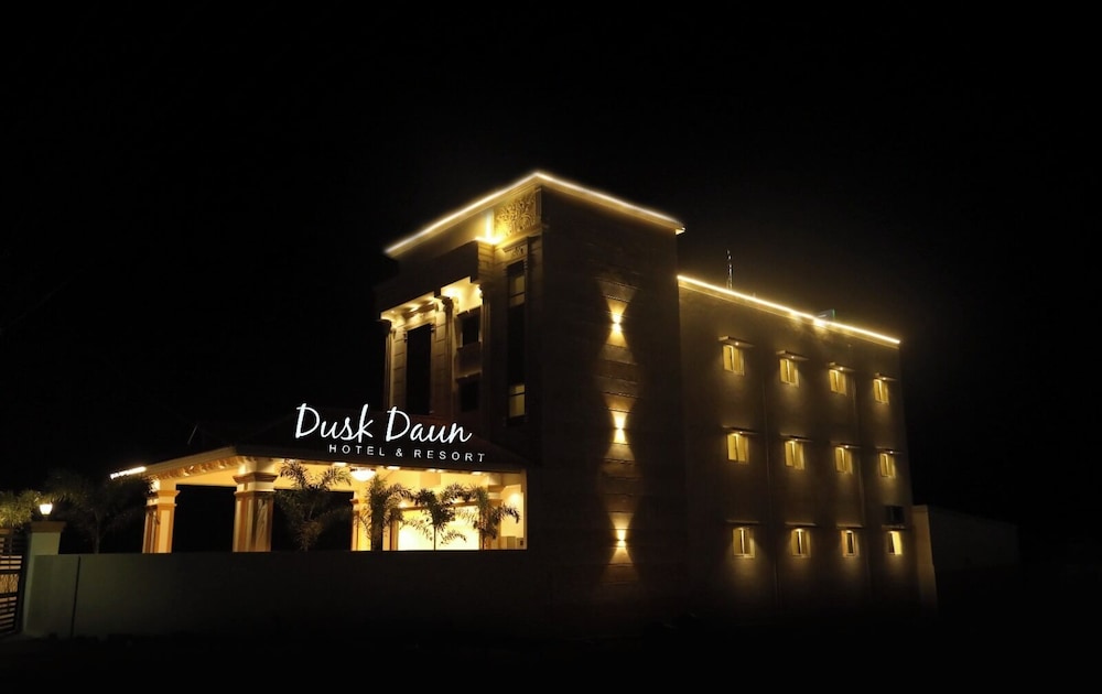 Dusk And Dawn Hotel