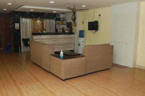 Hotel Adhi Residency - Cleanliness & Friendliness Room VL Varadaraja Temple