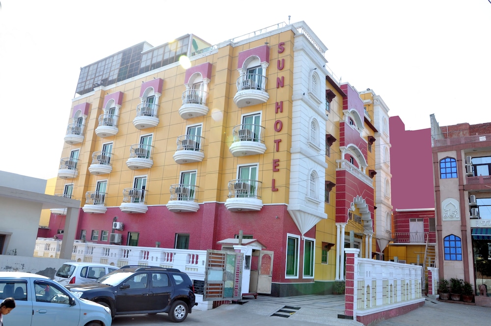 Foxoso Taj View Hotel
