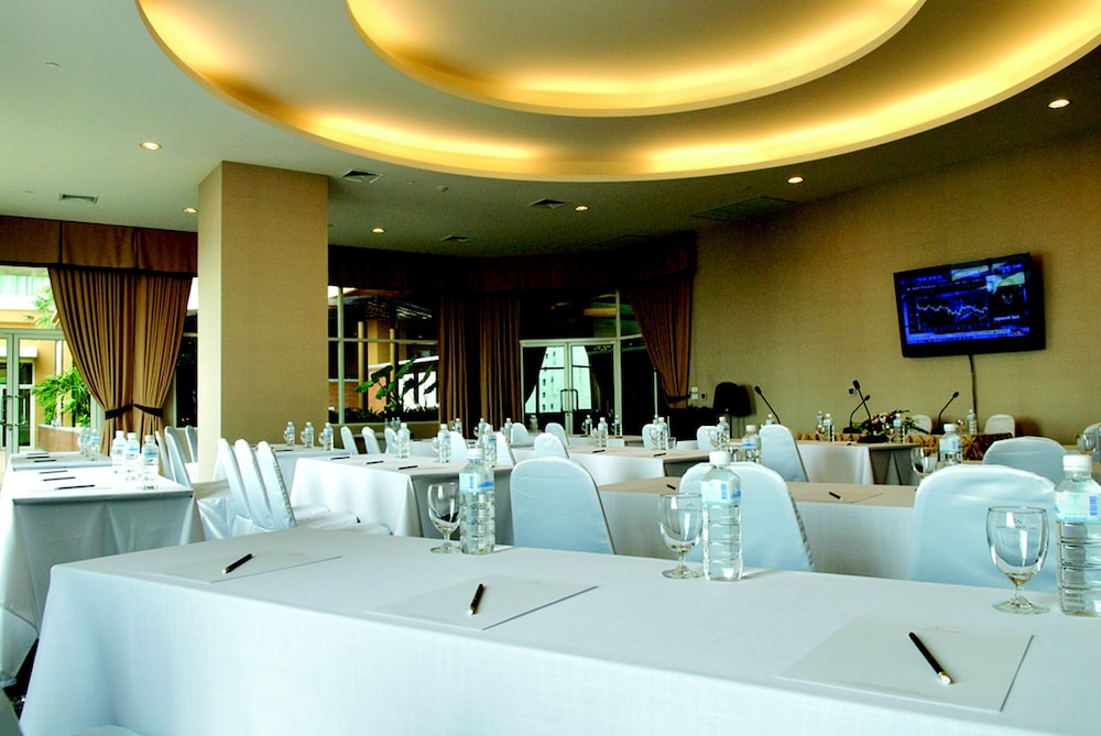 The Narathiwas Hotel & Residence Sathorn Bangkok