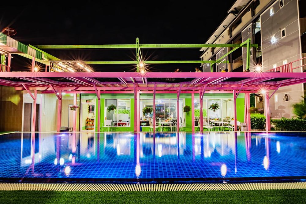 Gold Airport Suites