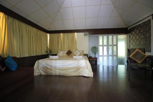 Village Machaan Resort