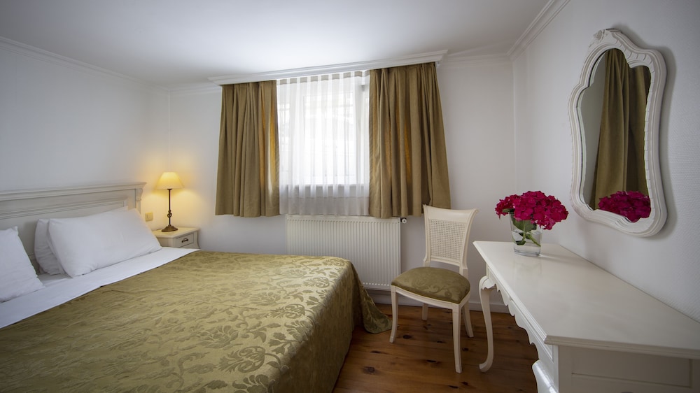 Hotel Sari Konak