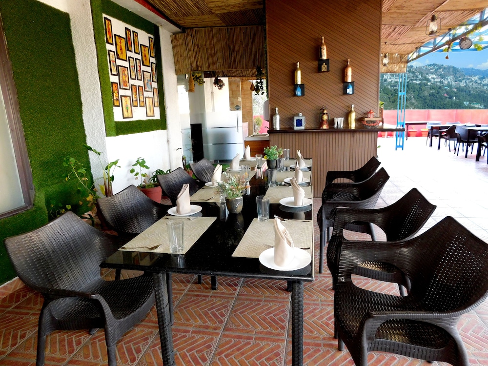Hotel Crystal Palace, Mussoorie - 10 Mins to Mall Road & Free Parking