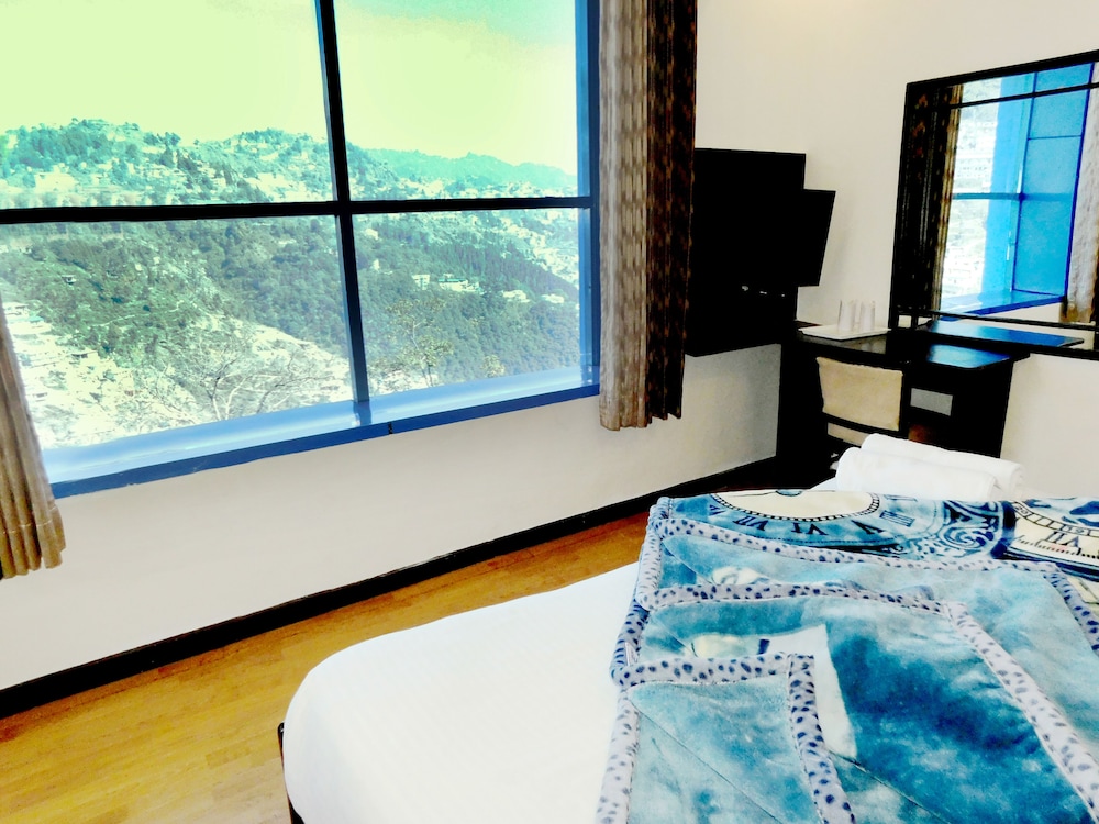 Hotel Crystal Palace, Mussoorie - 10 Mins to Mall Road & Free Parking
