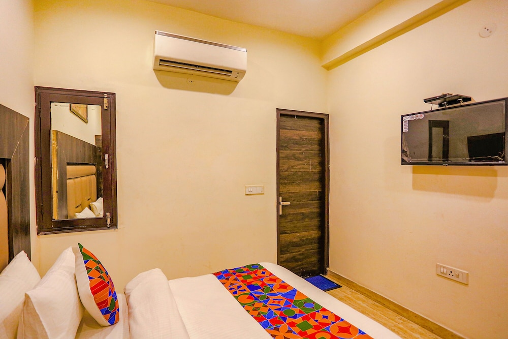 FabHotel The Kiara - Nr IGI Airport New Delhi
