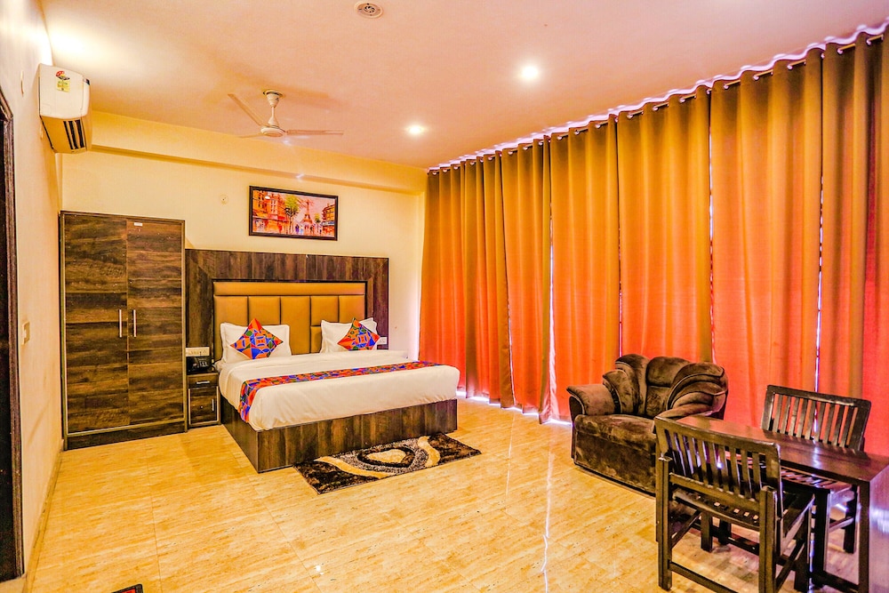 FabHotel The Kiara - Nr IGI Airport New Delhi